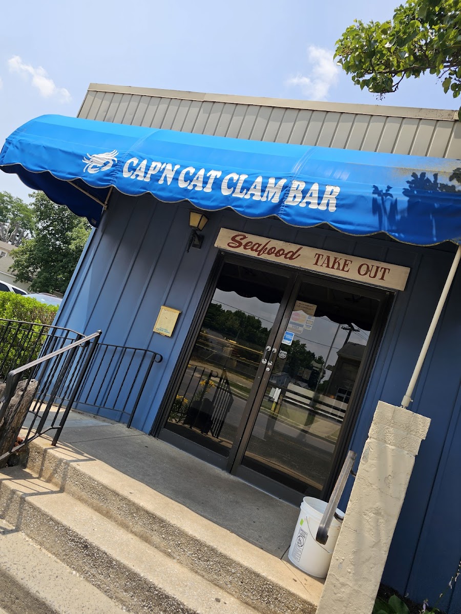 Cap'n Cats Clam Bar & Tavern